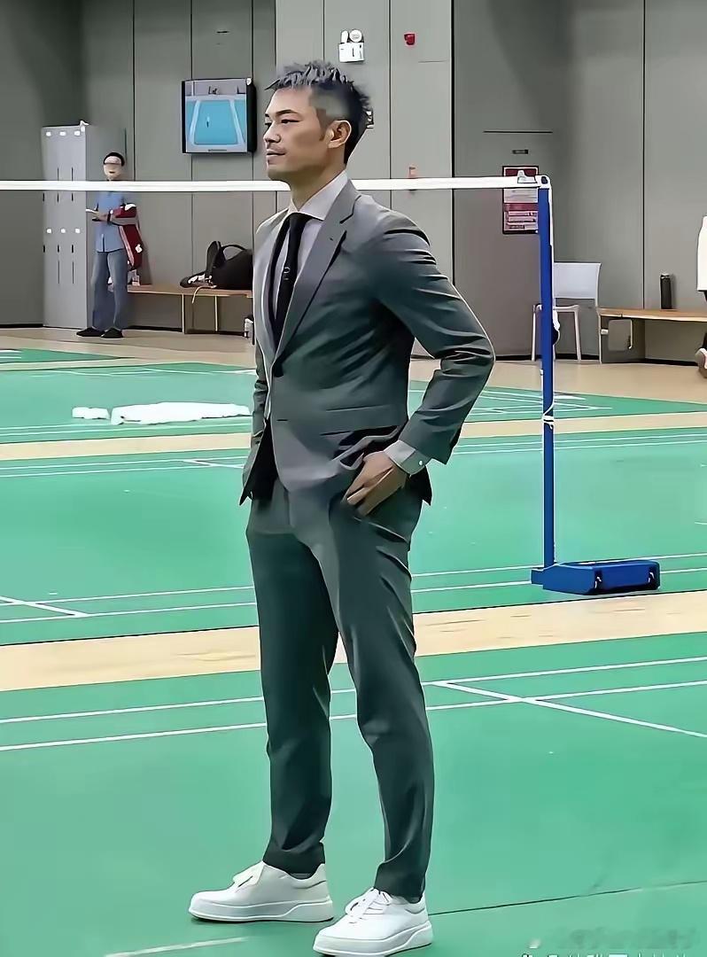 谢杏芳为什么会原谅出轨的林丹？长得帅，性张力强，有钱有社会地位的男人，因为他偶尔