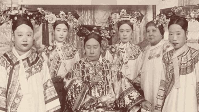 光绪帝三位后妃中，有一位长得眼凸脖子粗，身体也肥胖臃肿，日常最爱吃的一道菜就是酱