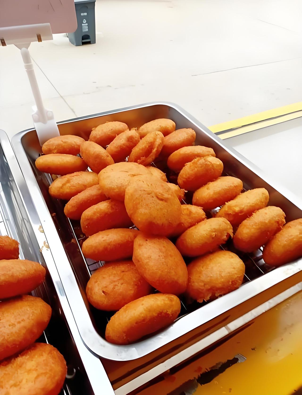 得了高血压还敢吃炸油糕？赶紧打两嘴巴子！记住：千万不能吃！我是个跟高血压较