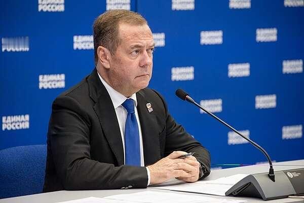 俄罗斯不再显得强硬了。据俄罗斯卫星通讯社11月8日报道，俄罗斯安全会议副主席