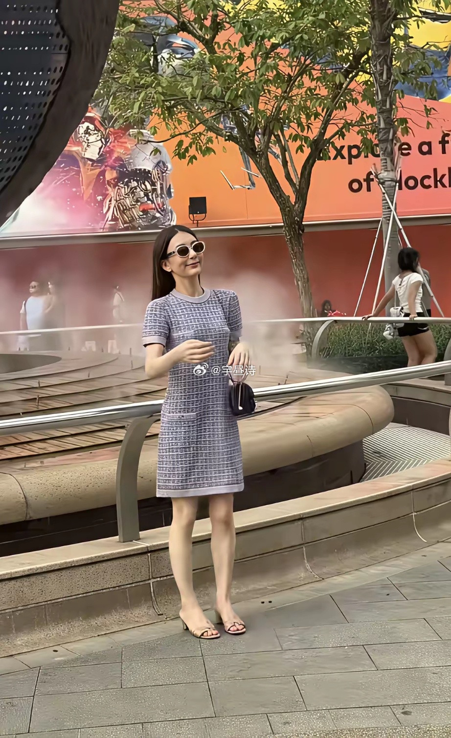 方媛真实的身材和脸蛋，在郭富城的历任女友里根本排不上号。​抛开了滤镜和p图，方媛的身材55分很明显，