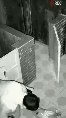 哦豁，就这一下，很痛。