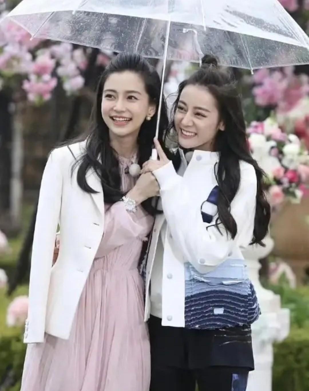 14季《跑男》，一共迎来过5位常驻女MC。杨颖作为元老嘉宾，2014年加入节目，