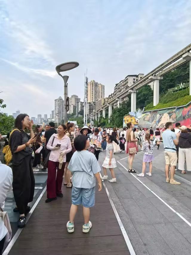 再见了重庆，离开时带走的不仅是照片，还有市井生活的粗粝温情微头条《原创》重庆