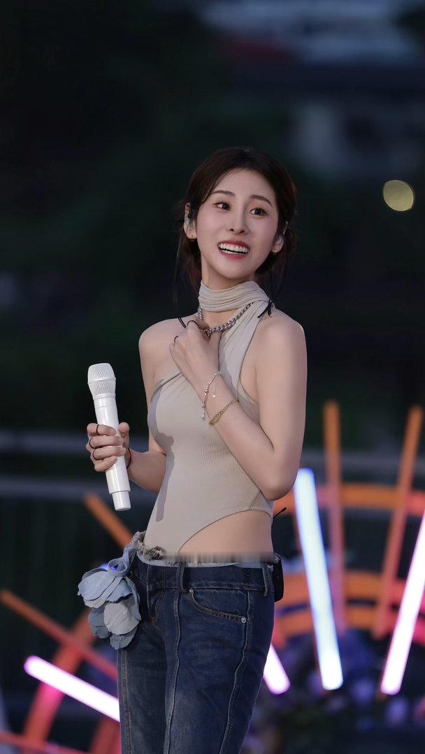 张碧晨这条牛仔裤咋样？