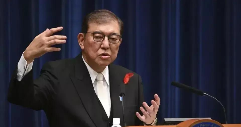 友谊的小船说翻就翻了美国对日本首相下手据日本媒体《文春周刊》5月13日批露，