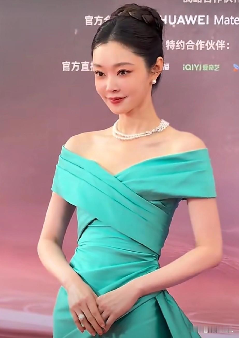 宋轶明明长得好看、演技也稳，身材也没毛病，可就是一直没真正大火，其实问题不在实力