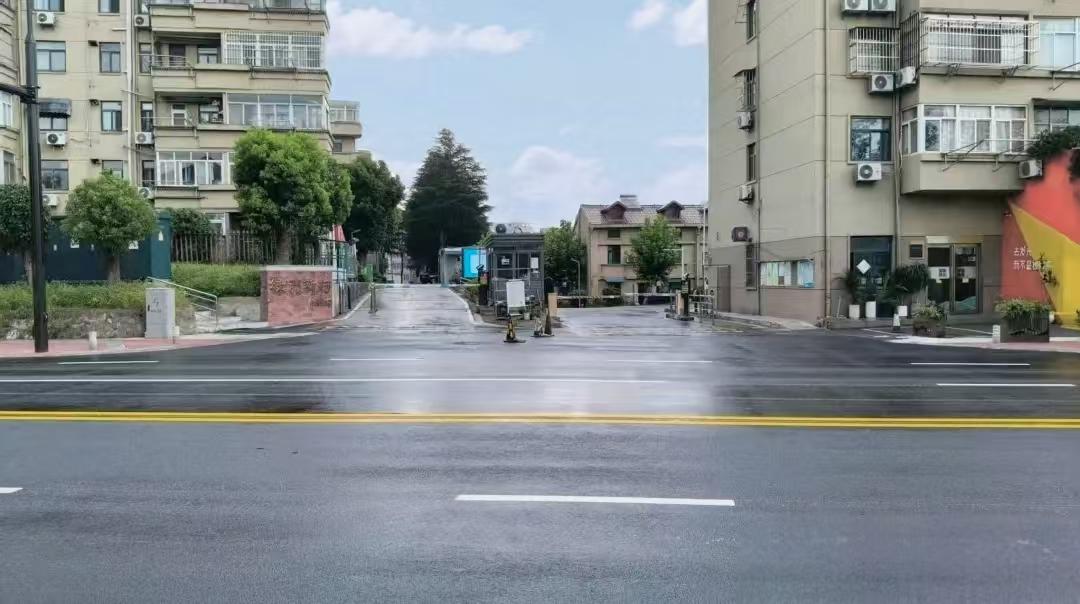 《道路出新之后，回家却要多绕一大圈，南京不少车主遇上烦心事》眼下，南京