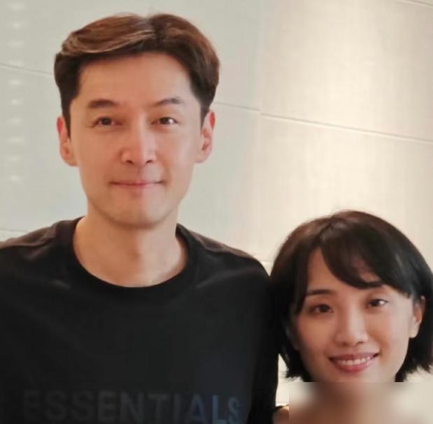 女方把24年前的情书全扔了出来，以为能炸出个响，结果胡歌团队用5个字就让她哑火了