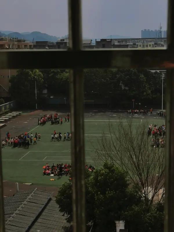 校闹现象何时休？校闹现象逼得教师管学生时普遍心里想的都是：我这样做会不会被家长举