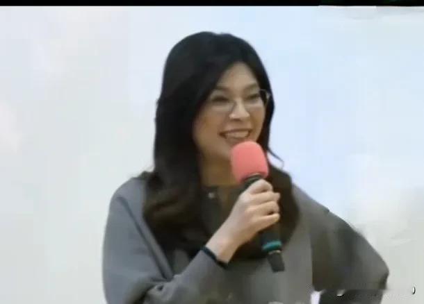 郑丽文妙复青鸟学生提问近日，12月22日，中国国民党主席郑丽文，来访台湾地区