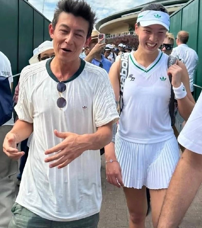 王欣瑜回应陈冠希观战称非常激动冠希哥继续来呗，一看就赢一加油就晋级，绝对福星呐[
