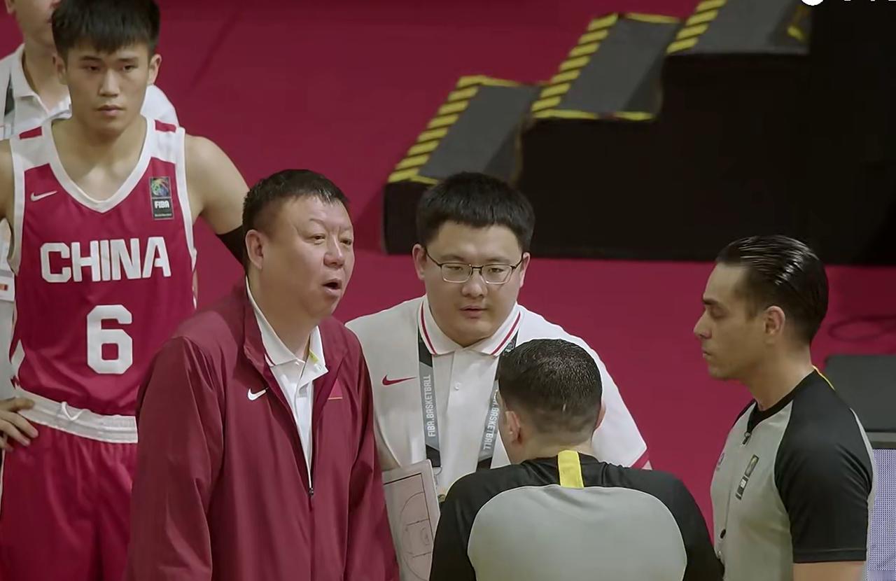 输澳大利亚10分，男篮无缘冠军CBA名记：吹罚标准不一样！亚洲杯男篮U18决