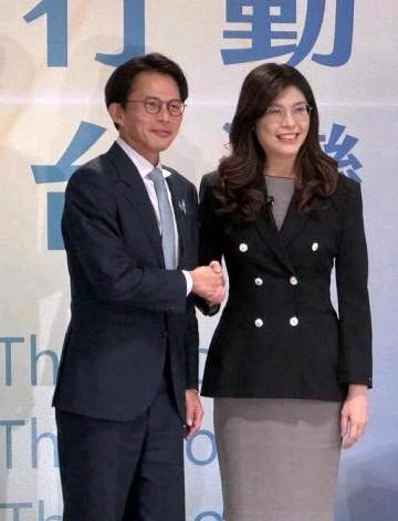 国民党主席郑丽文与民众党主席黄国昌，11月19日在新北市新庄凯悦嘉轩酒店举行会谈