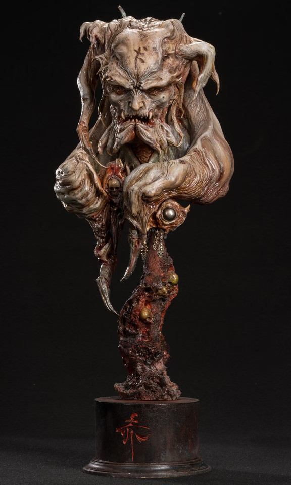 《赤蟲》艺术雕像黑金涂装版