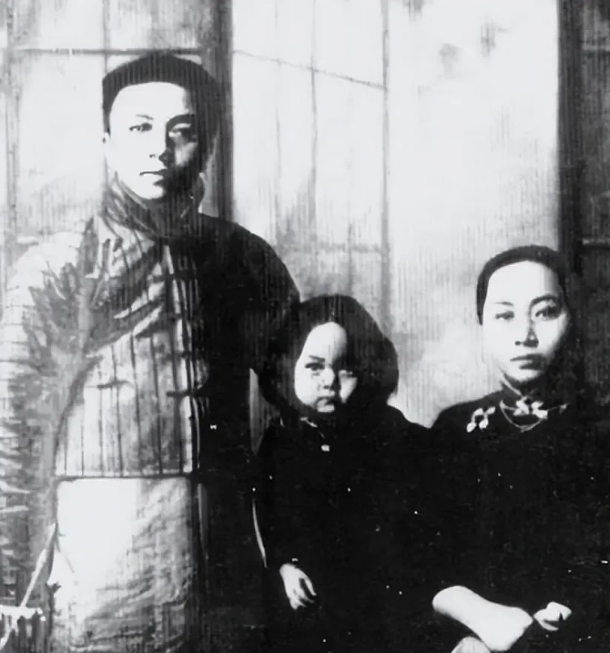 1916年，著名教育家、北大教授刘半农的妻子生下了一个女儿，得知是女儿后，刘半农