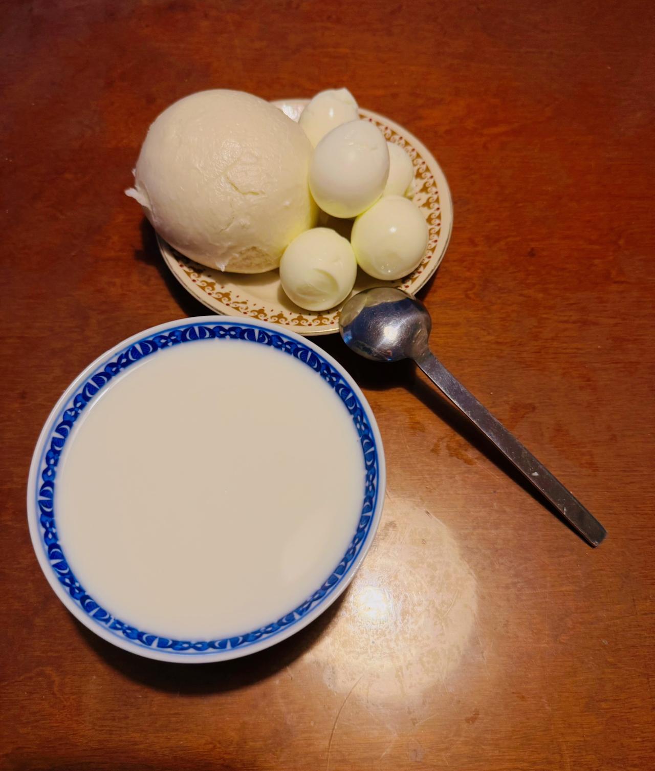 早餐讲究大！蛋白质再好，缺了它也是白搭很多人早餐习惯一杯牛奶、两个鸡蛋，觉得