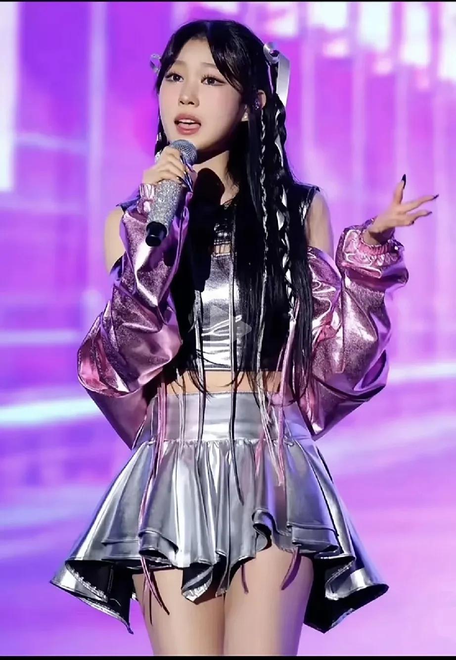 小沈阳的演唱会为什么到最后歌迷不买单……？1：演唱会的设备太拉跨，大屏幕多次
