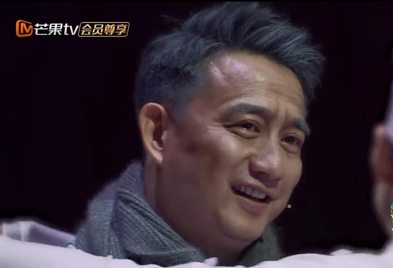 中年人的眼泪好心塞，黄磊和何炅抱在一起哭了，《向往的生活》重启，黄磊突然有些不知