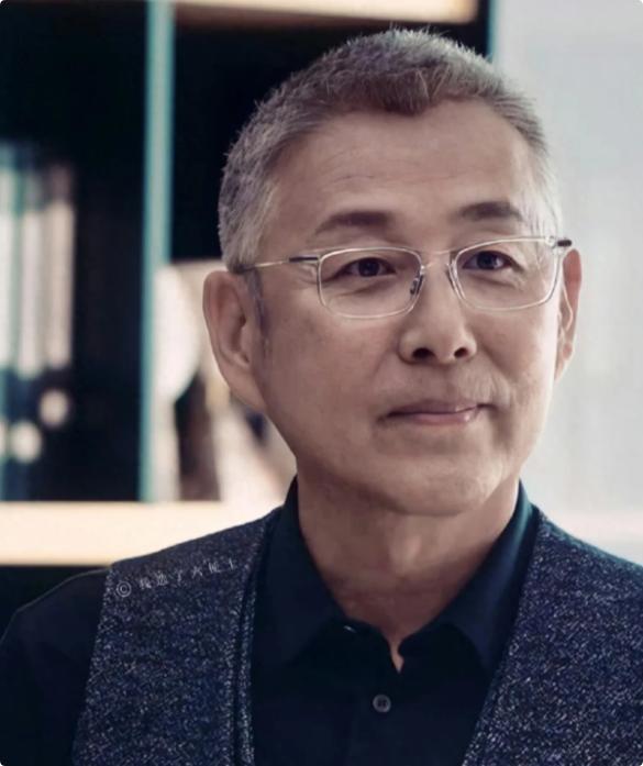 陈道明说：“别人爱不爱你不重要，真的不重要，甚至父母爱不爱你不重要，亲人