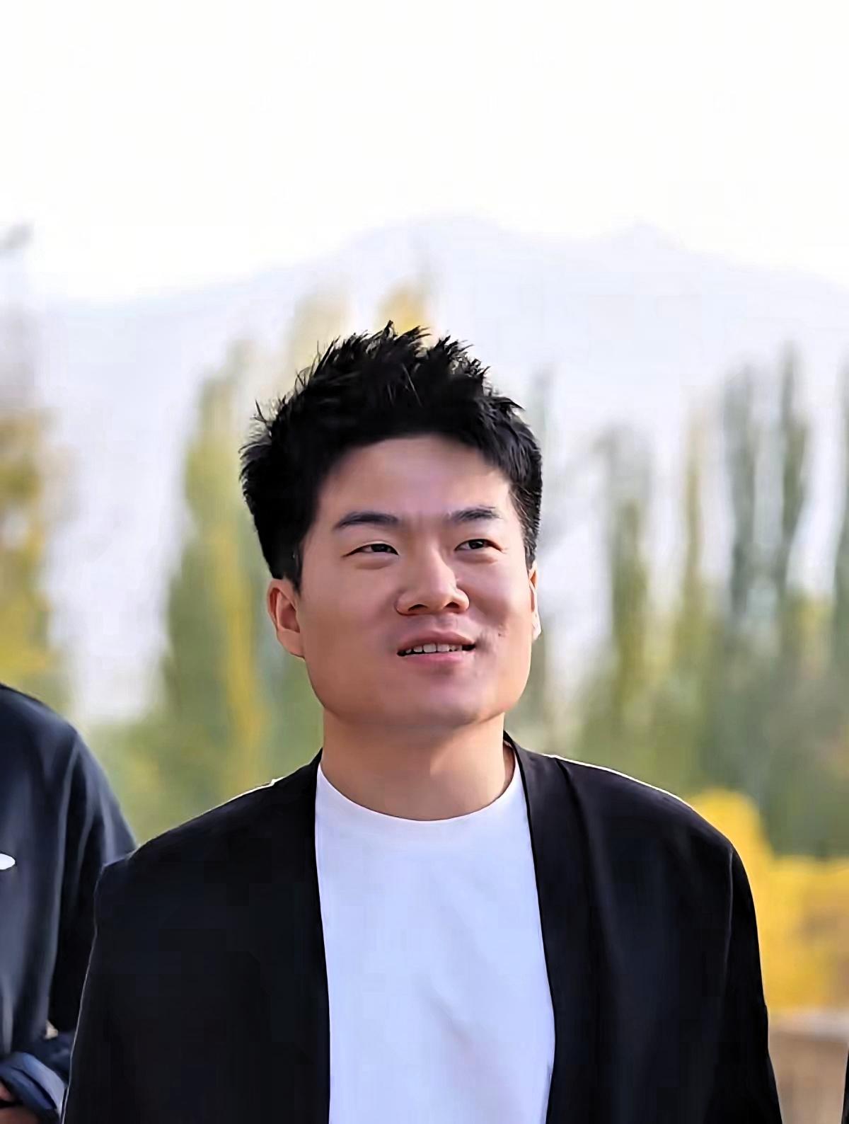 董宇辉这波是真把直播间玩明白了！势头猛得压根挡不住，看完数据谁不喊句绝？新