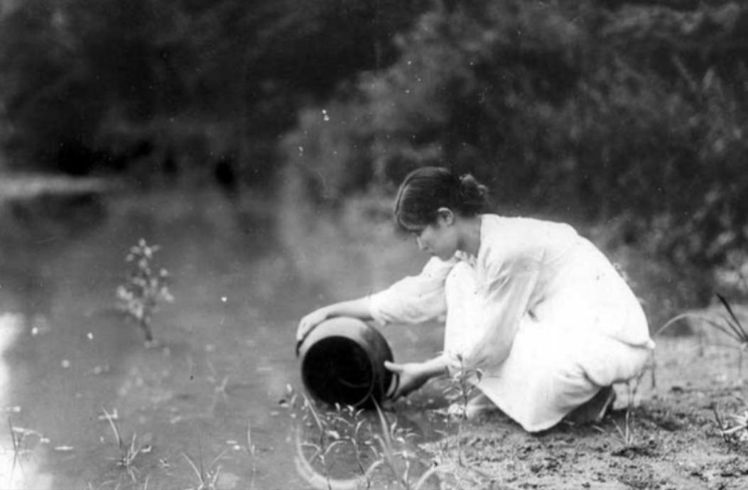 据史料记载，抗美援朝时期，中国和朝鲜双方都禁止解放军与朝鲜妇女通婚。这一举措的背