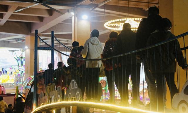 重庆景区公益行动温暖‘星星的孩子’：童心逐光欢乐同行