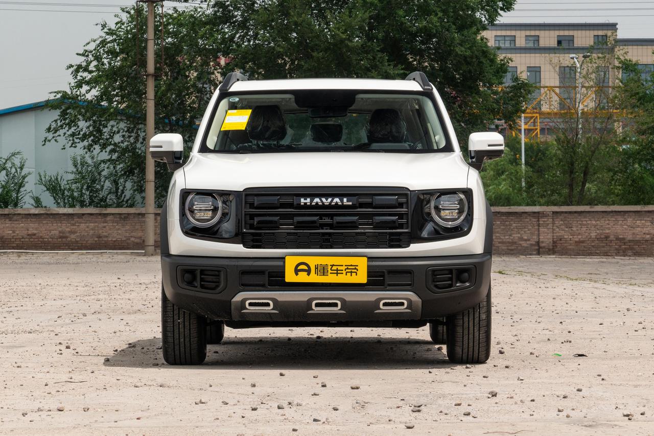 第一眼看哈弗大狗，真的是复古硬派一眼抓人，圆灯方盒子很有味道，越野范儿足。但风格