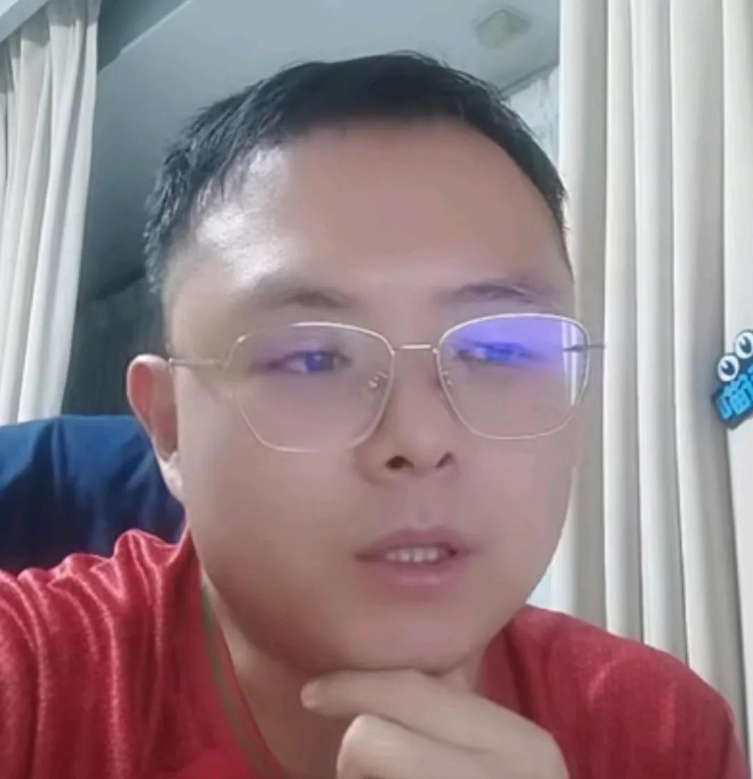 媒体人苗原爆了一个料。他表示，目前山东泰山主教练韩鹏遇到一个棘手的教练证考取问