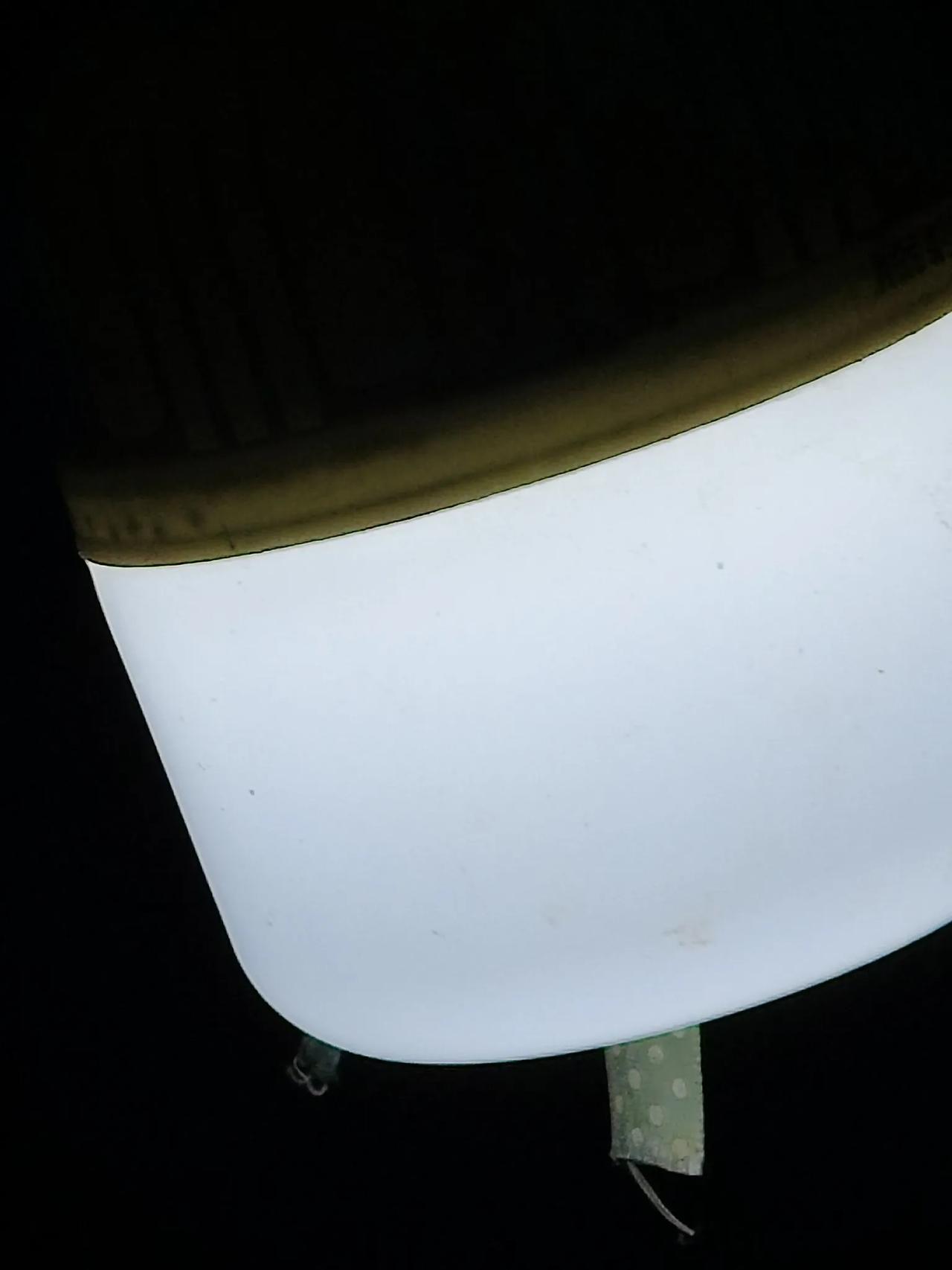 我好讨厌台风啊！讨厌下雨天，停电了。一刮风下雨就没电，还好不是很热，