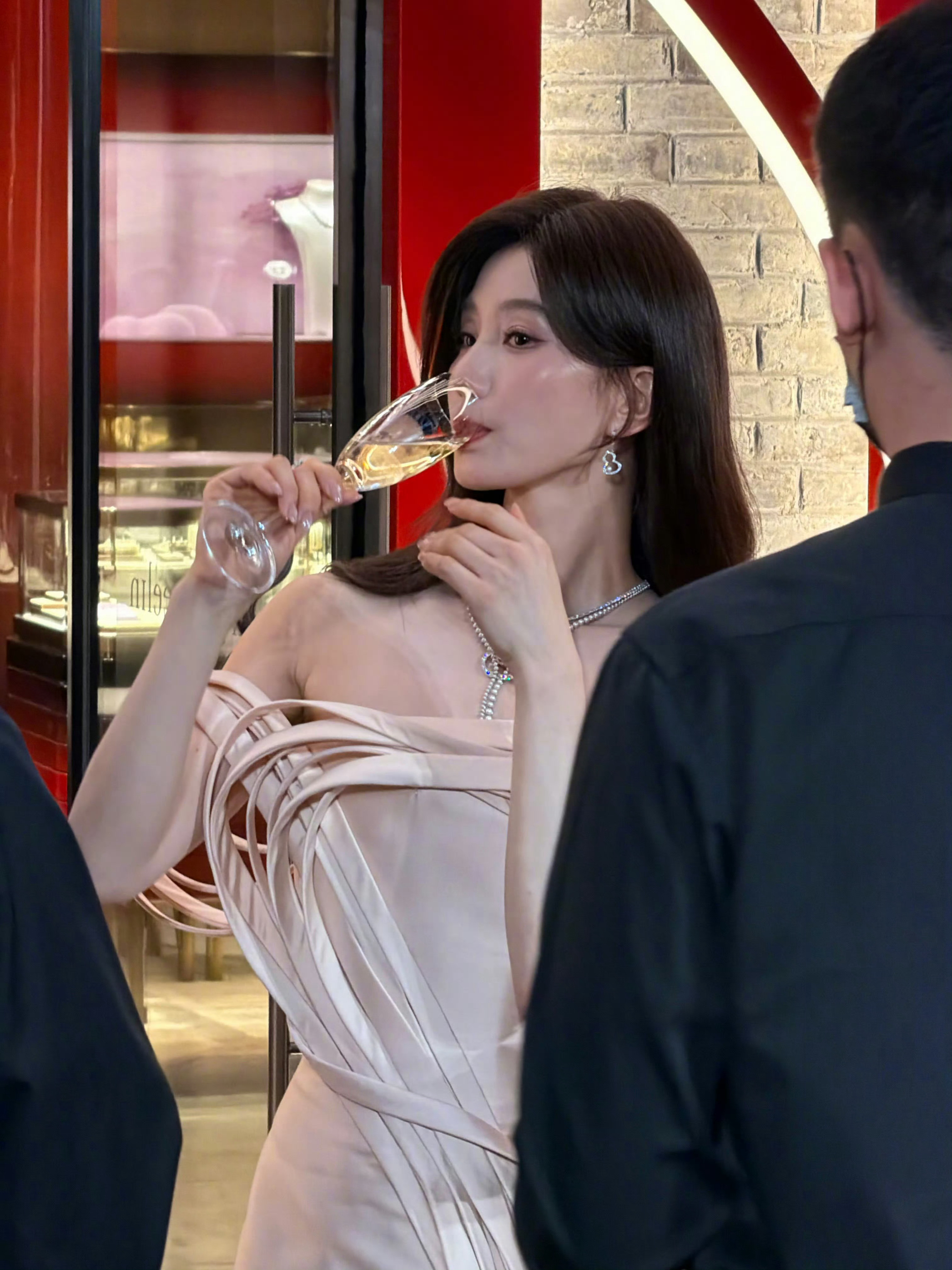 刘诗诗刘诗诗玫瑰金高定礼服刘诗诗刘诗诗