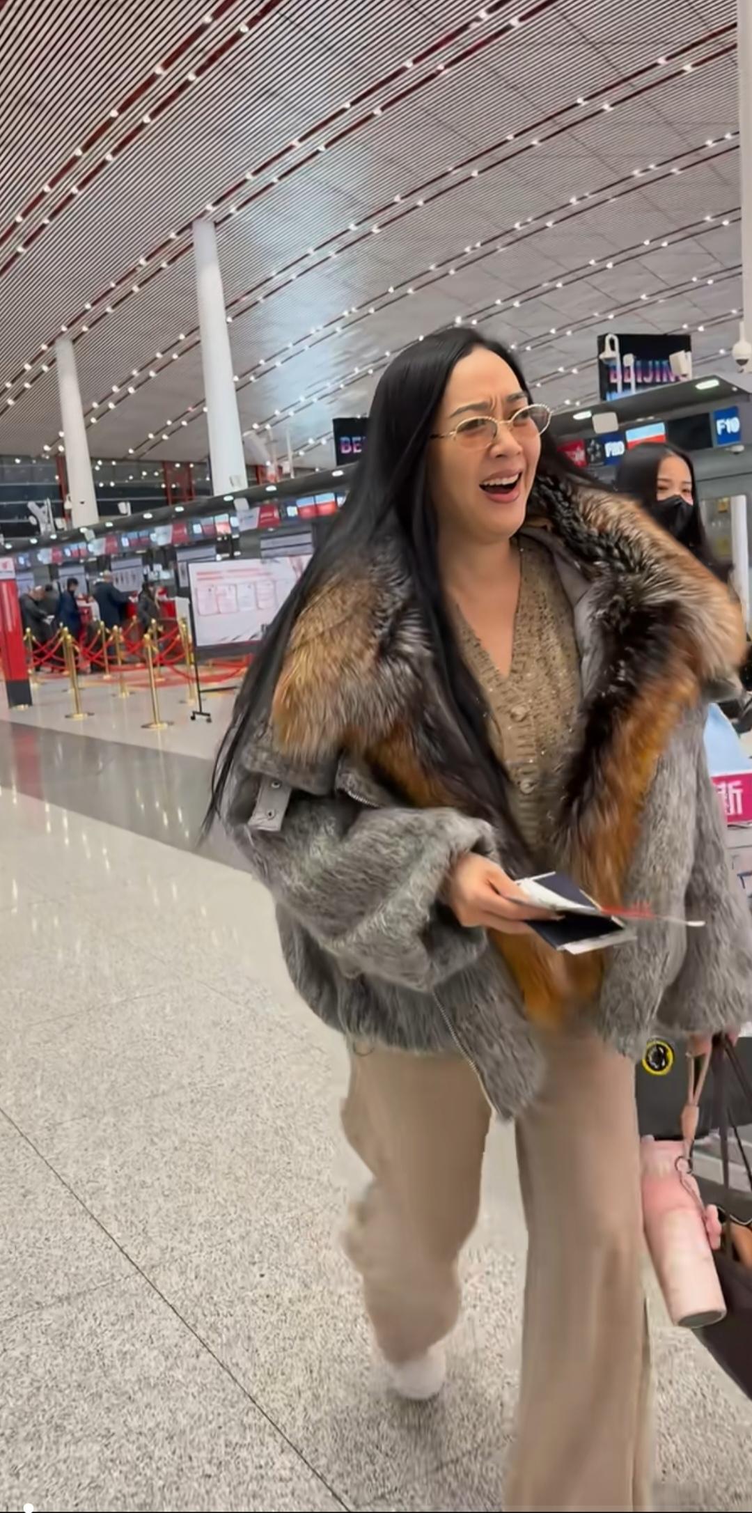 这样的毛毛衣服，真不适合上身丰满的。