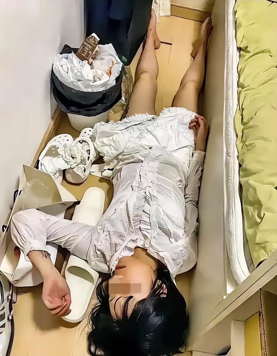2003年9月11日晚，江苏，麻醉医生邱小强趁妻子洗澡之际，偷偷向她的咖啡杯中投
