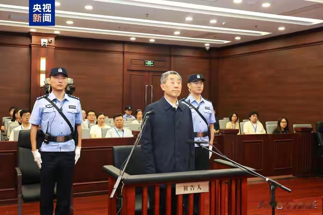 刘满仓，确实是仓位满满，1997年到2024年，共进账超3亿。有句老话叫做，月