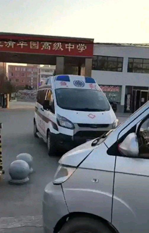 1月8号上午，河南一网友发视频，说驻马店新蔡县今是清华园学校有学生校内亡故，父母