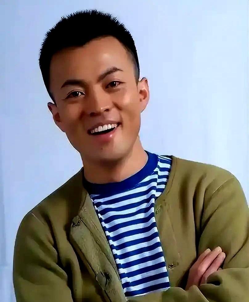 《狂飙》唐小龙，真藏得够深啊！他爸林和平，写《小姨多鹤》《山楂树之恋》的金牌