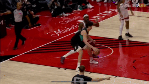 上场五分钟拿下四分，唯一不足就是失误有点多，继续加油