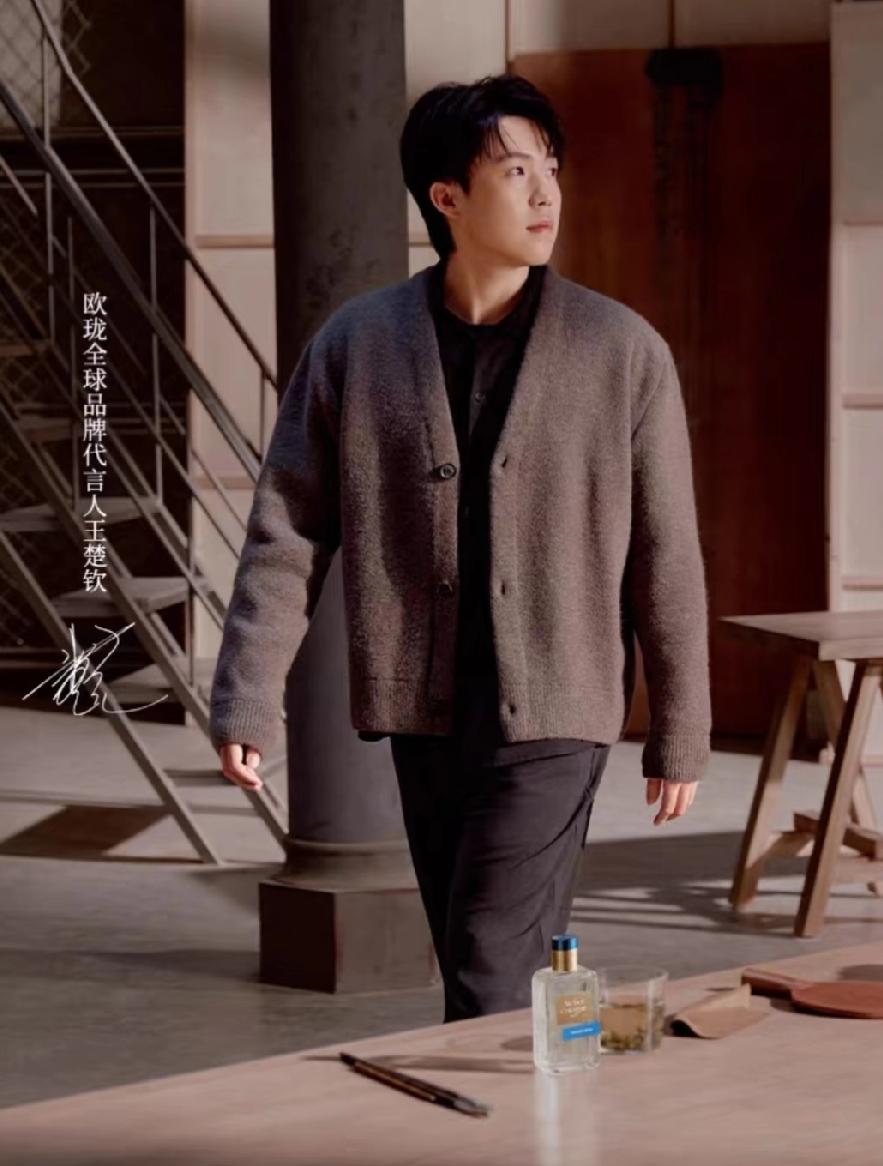 王楚钦×欧珑！这温柔感直接戳中我心巴💘谁懂啊！头哥这组欧珑代言照也太会了