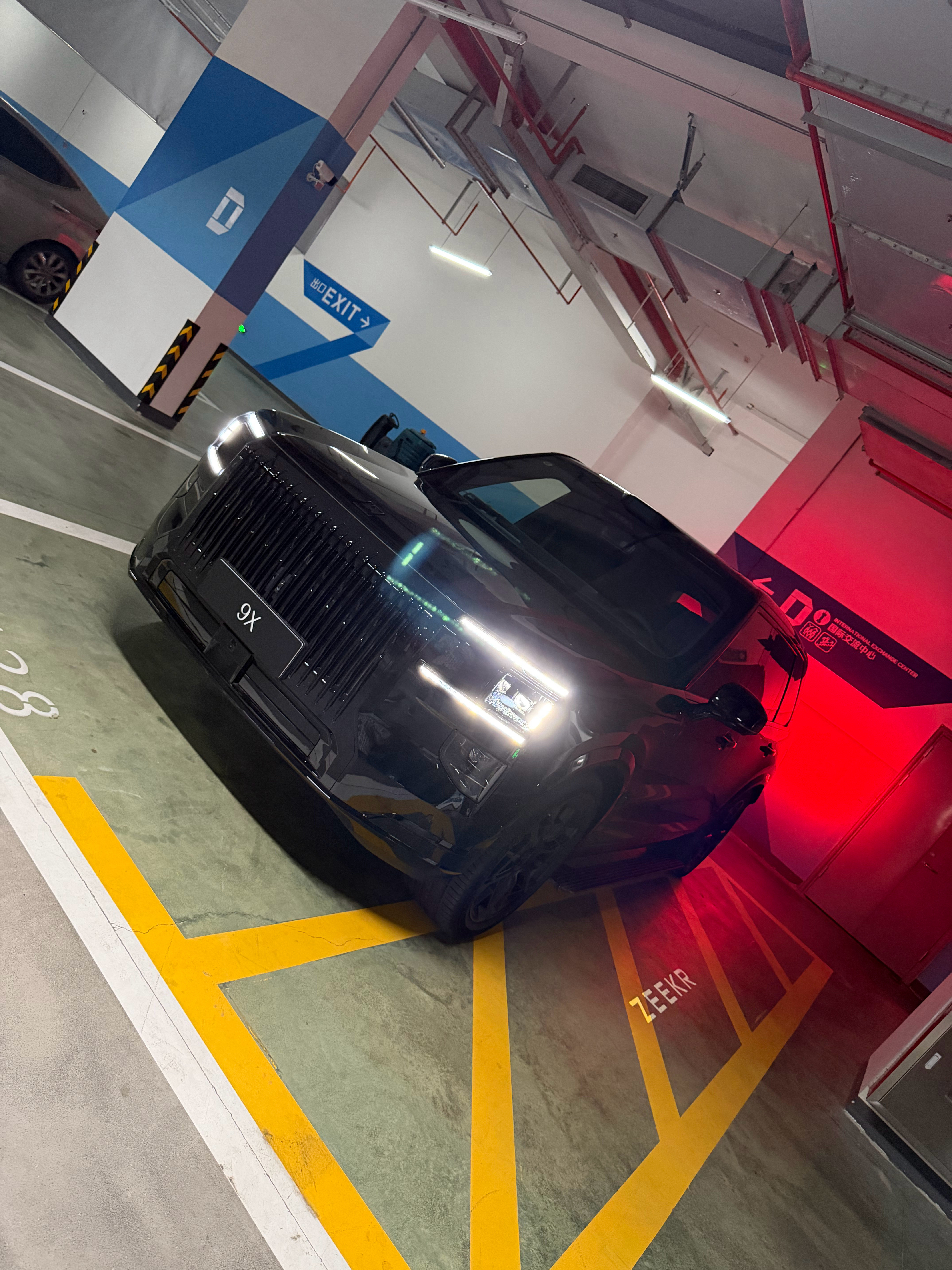 极氪9X防倾杆的版本，体验确实不一样啊，这22的大轮子看着真带劲