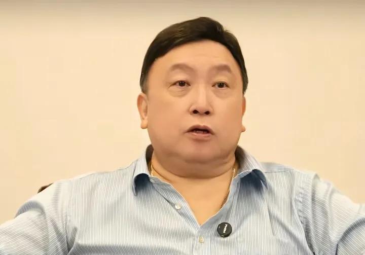 王晶，撕碎了银河酷娱最后的体面。现在赵露思的事情闹得沸沸扬扬，老东家银河酷娱