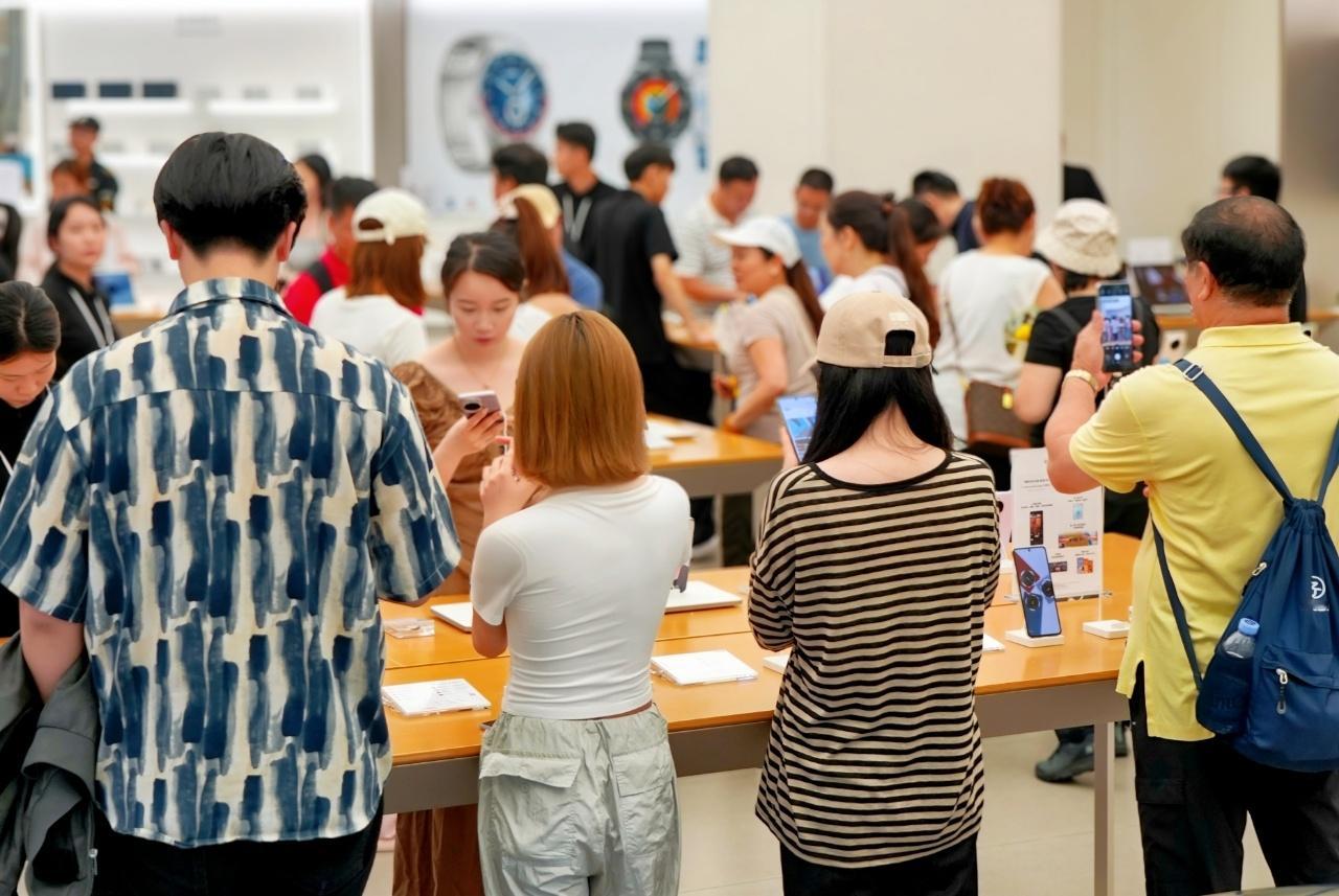 除了国补以外，鸿蒙还给用户发红包了，鸿蒙有礼里还有鸿蒙日日新，每天可以打卡领红包