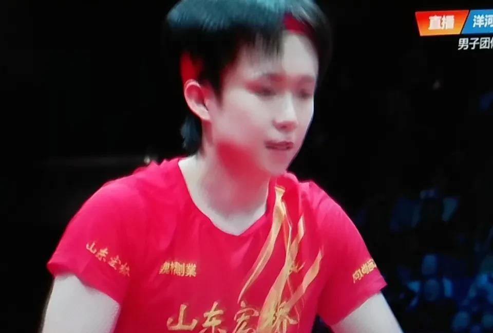 王楚钦上场，这是乒超联赛男队最大腕了。都说昨天的王曼昱，今天的王楚钦，撑起总决