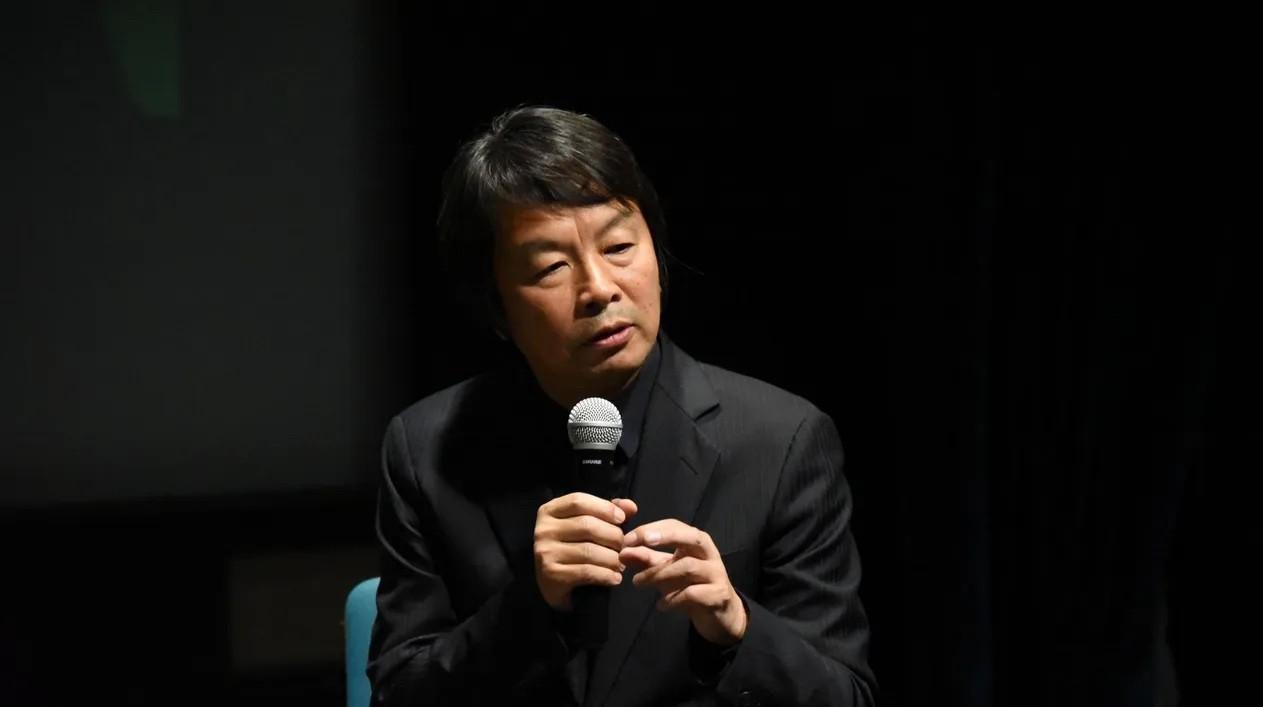“北大才子”刘震云，语惊四座！他说：上天考验一个人，常以两种方式，一是让他沉溺