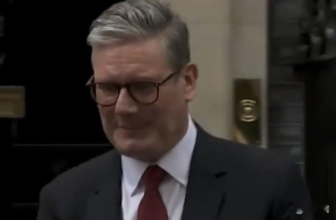 【实在撑不下去了，英国首相只想体面的离开】据《凤凰网》消息，有英国媒体爆料称英