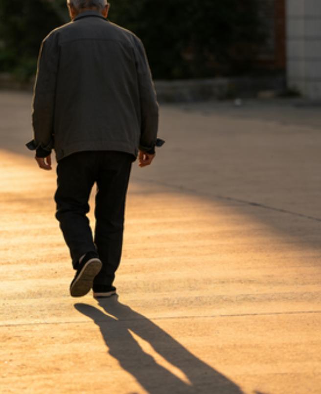 一位退休老人非常现实的忠告：如果你有退休金，还有三四十万存款，那听我一个建议：