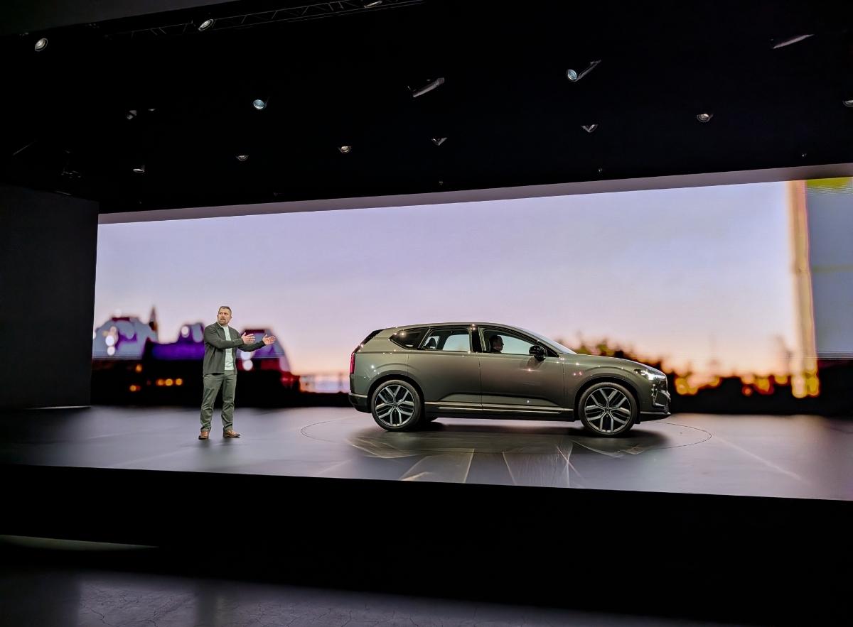 沃尔沃EX60，在设计思路上和XC70都保留了沃尔沃的核心元素，就，还是寡淡了一