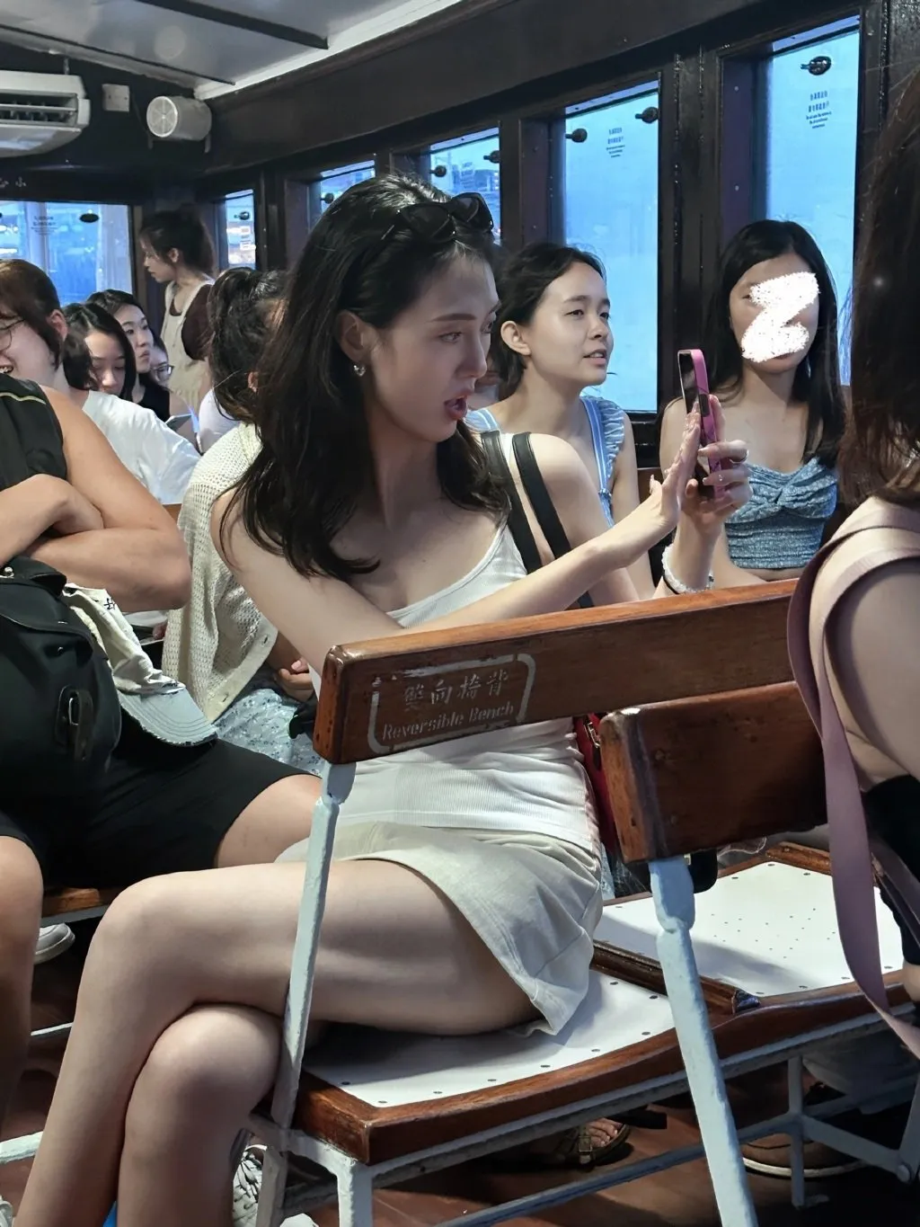这是哪位女明星，美得有点发光了...