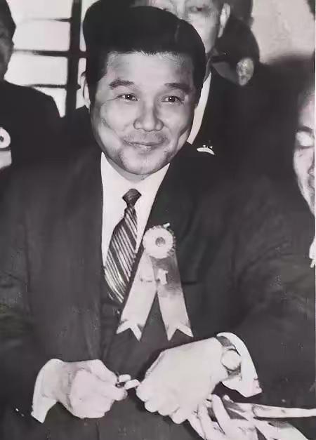 2010年5月13日，加拿大温哥华一家医院里，一位90岁的老人因胃癌晚期平静离世