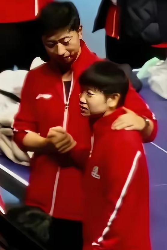 马龙：莎莎，莎：哎，龙队你怎么来了？马龙：我刚出国回来，放下背包就赶来了，