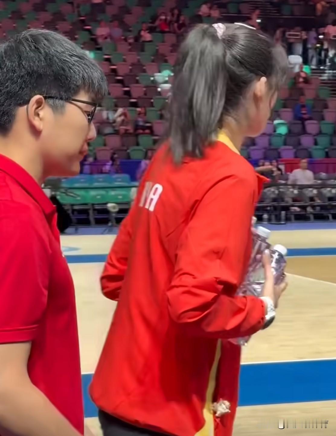 中国女排目前急需要解决的问题：1️⃣还是缺少像李盈莹这样一锤定音的核心进攻人，